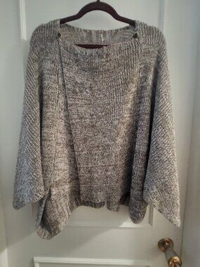 NWOT Cozy Chunky Marled Knit Poncho Sweater – Oversized Sleeve – One Size/Larg